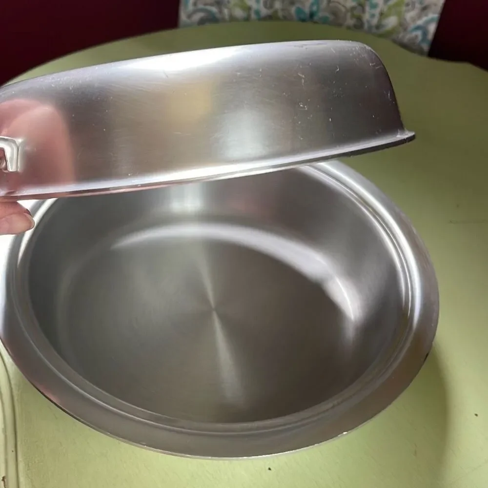 1940 Kensington aluminum Casserole Lurelle design dish & lid.